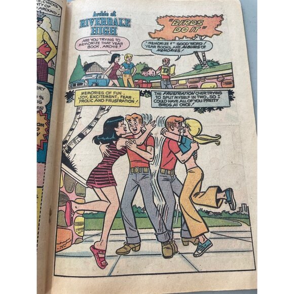 Archie Series Archie At Riverdale High #2 September 1972 Comic Bagged Boarded - Picture 5 of 8